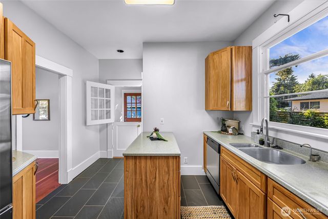 2429 Spruce St, Bellingham, WA 98225