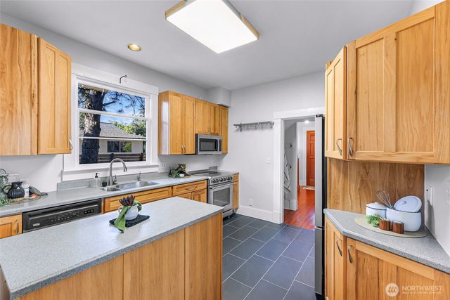 2429 Spruce St, Bellingham, WA 98225