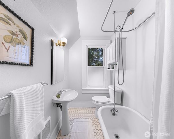 2429 Spruce St, Bellingham, WA 98225