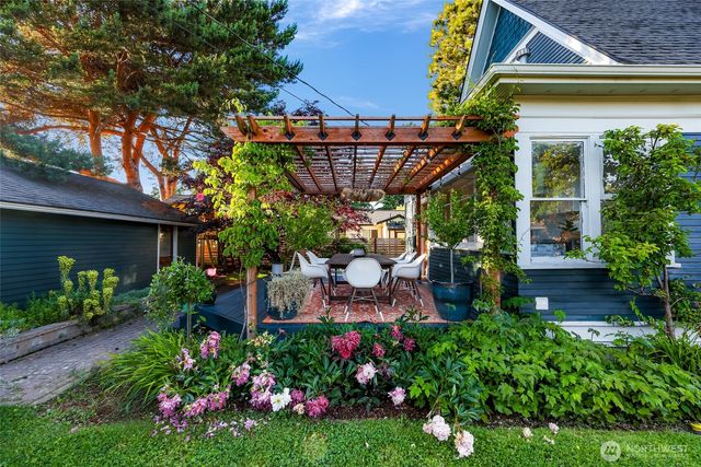 2429 Spruce St, Bellingham, WA 98225