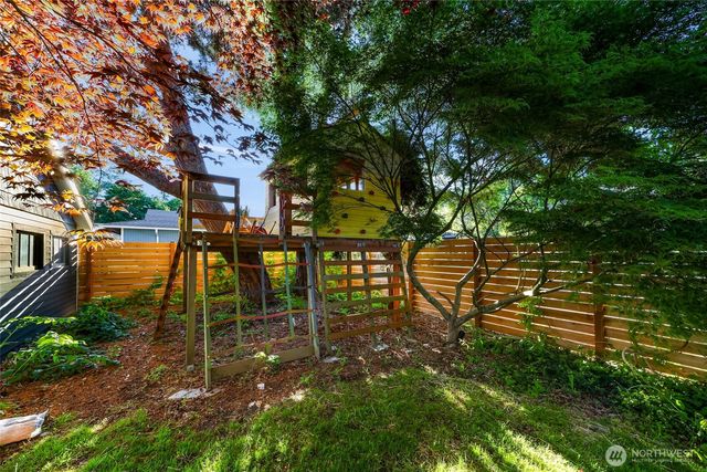 2429 Spruce St, Bellingham, WA 98225