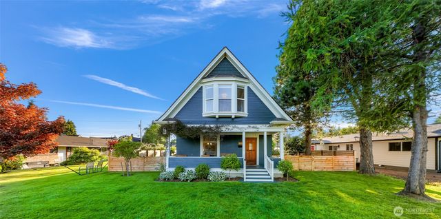 2429 Spruce St, Bellingham, WA 98225