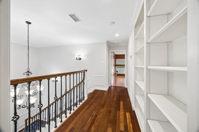 9517 Bayou Brook Street, Houston, TX 77063