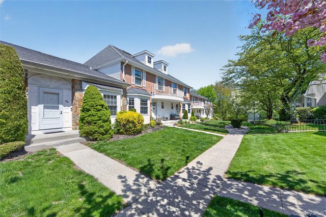 215 Summit Way, Syosset, NY 11791