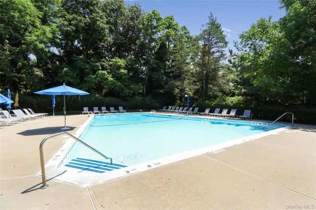 215 Summit Way, Syosset, NY 11791
