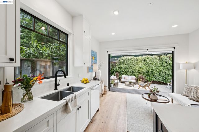 82 MONTELL STREET, Oakland, CA 94611