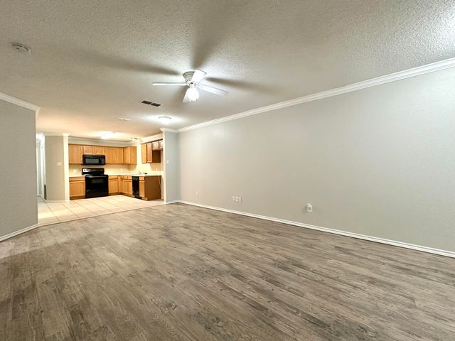 615 N Elkhart Avenue, Lubbock, TX 79416