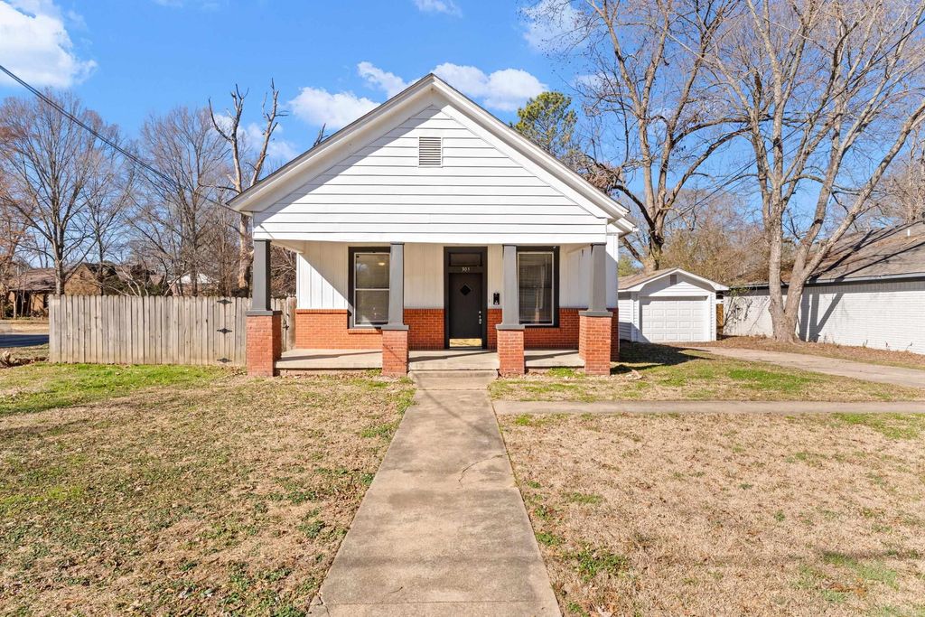 303 Ash Street, Conway, AR 72034