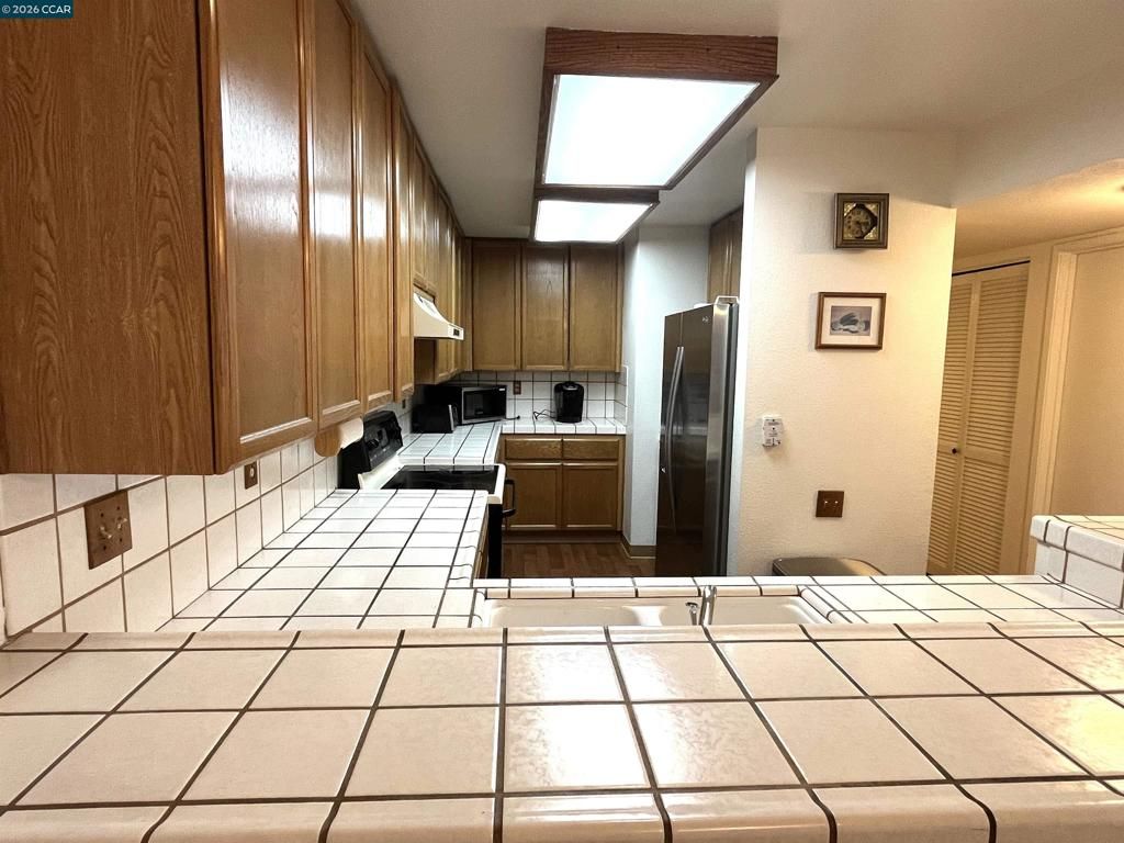 Image 17 of property listing at 216 Glenwood, Hercules, CA 94547