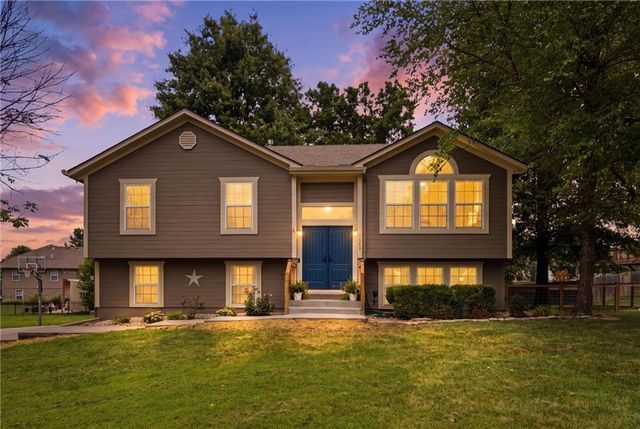 1400 Aspen Drive, Greenwood, MO 64034
