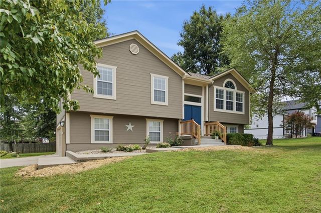 1400 Aspen Drive, Greenwood, MO 64034