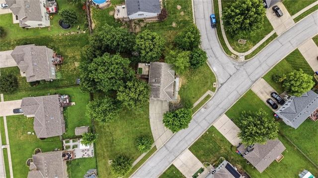 1400 Aspen Drive, Greenwood, MO 64034