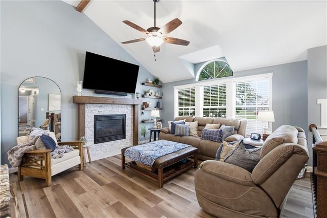 1400 Aspen Drive, Greenwood, MO 64034