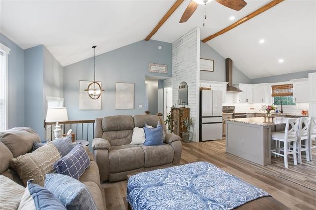 1400 Aspen Drive, Greenwood, MO 64034