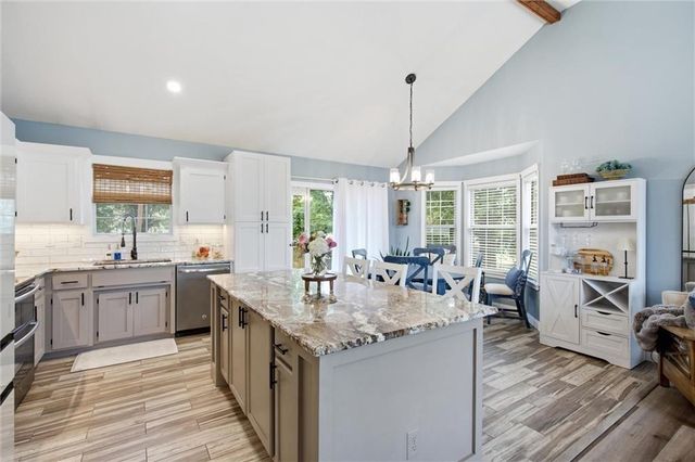 1400 Aspen Drive, Greenwood, MO 64034