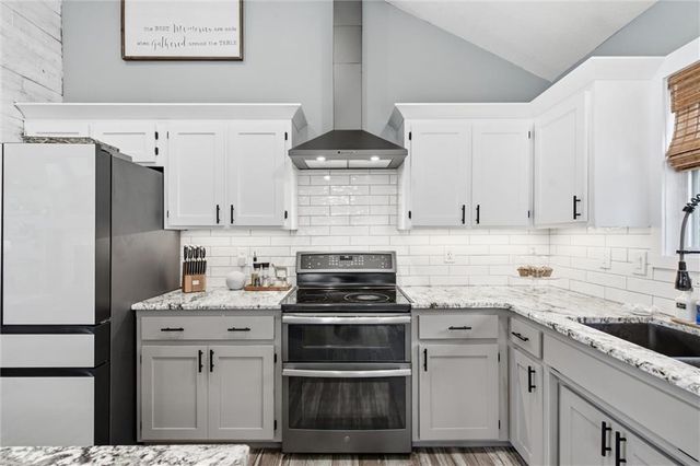 1400 Aspen Drive, Greenwood, MO 64034
