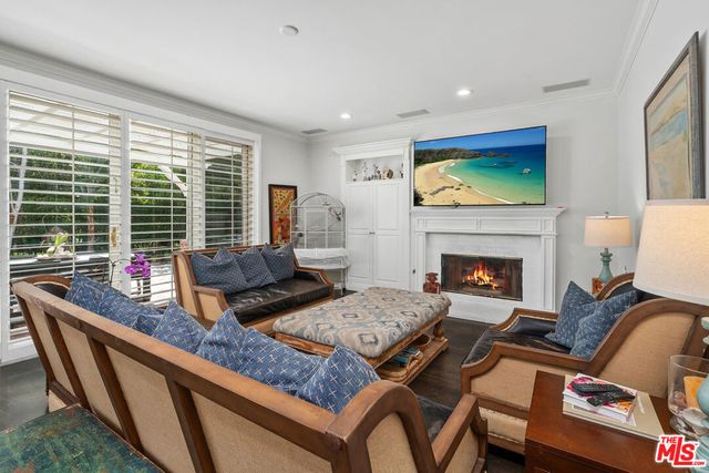 186 Royal London Court, Lake Sherwood, CA 91361