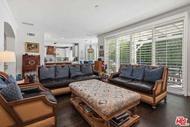 186 Royal London Court, Lake Sherwood, CA 91361