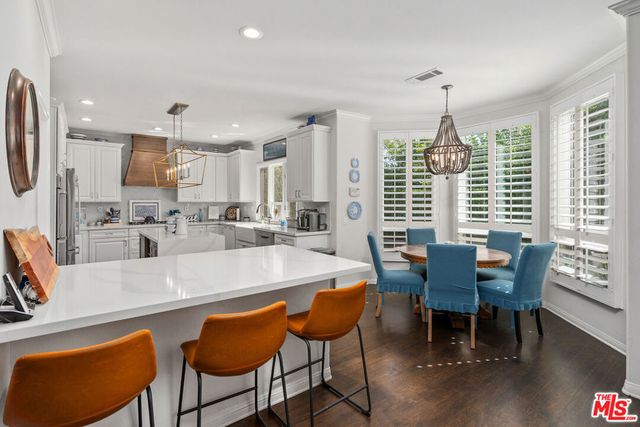 186 Royal London Court, Lake Sherwood, CA 91361