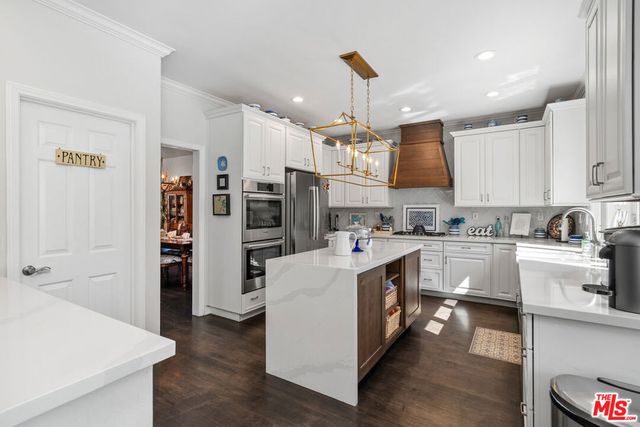 186 Royal London Court, Lake Sherwood, CA 91361