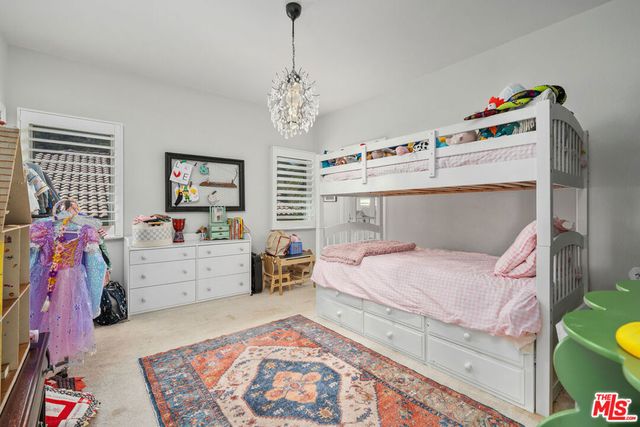 186 Royal London Court, Lake Sherwood, CA 91361