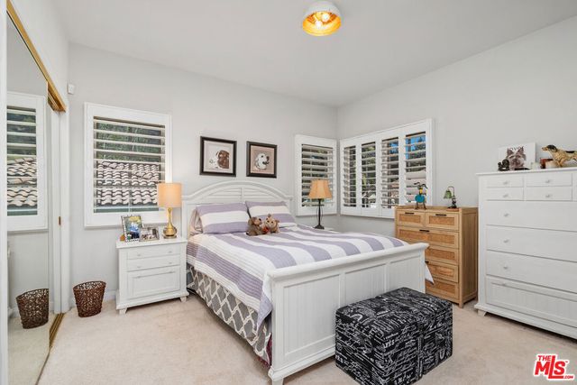 186 Royal London Court, Lake Sherwood, CA 91361