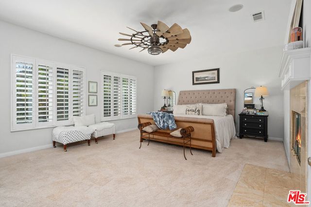 186 Royal London Court, Lake Sherwood, CA 91361