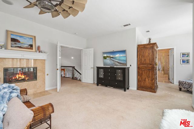 186 Royal London Court, Lake Sherwood, CA 91361