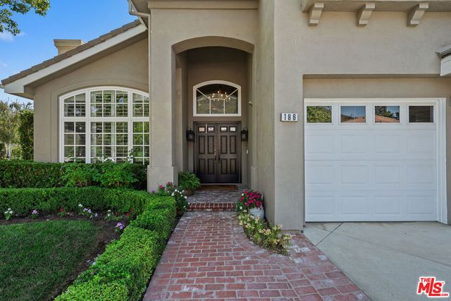 186 Royal London Court, Lake Sherwood, CA 91361