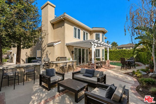 186 Royal London Court, Lake Sherwood, CA 91361