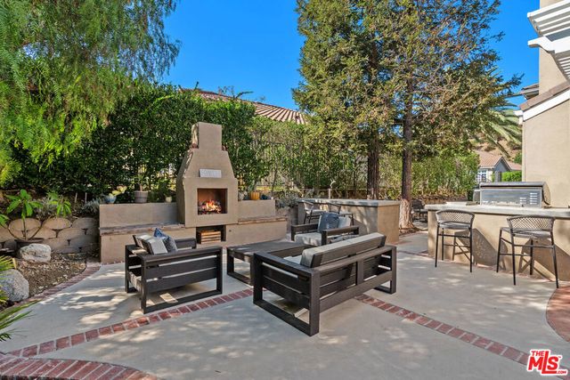 186 Royal London Court, Lake Sherwood, CA 91361