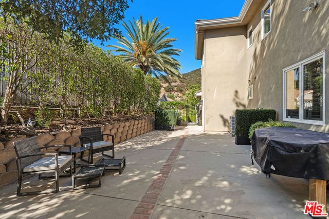 186 Royal London Court, Lake Sherwood, CA 91361