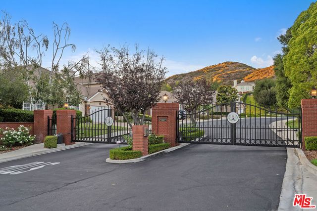 186 Royal London Court, Lake Sherwood, CA 91361