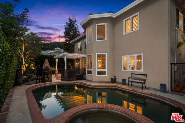 186 Royal London Court, Lake Sherwood, CA 91361