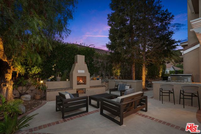 186 Royal London Court, Lake Sherwood, CA 91361