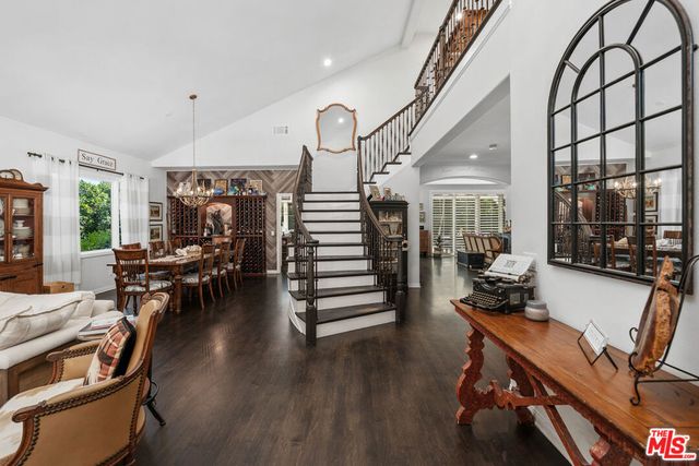 186 Royal London Court, Lake Sherwood, CA 91361