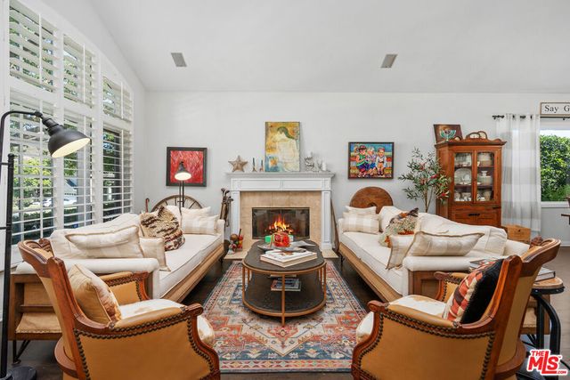 186 Royal London Court, Lake Sherwood, CA 91361