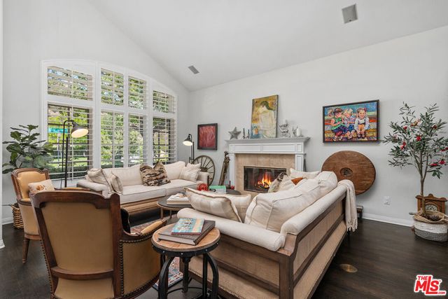 186 Royal London Court, Lake Sherwood, CA 91361