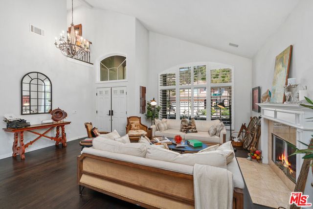 186 Royal London Court, Lake Sherwood, CA 91361