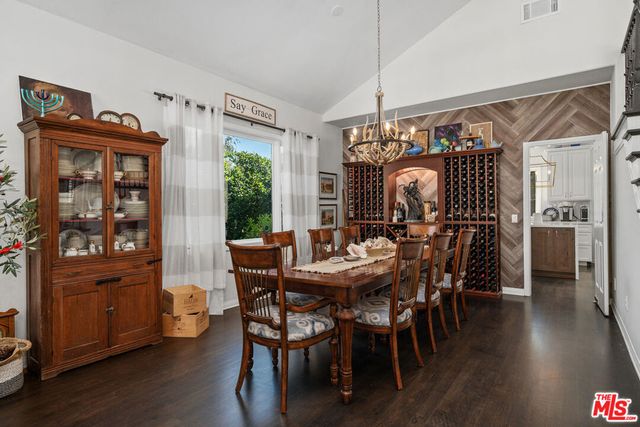 186 Royal London Court, Lake Sherwood, CA 91361