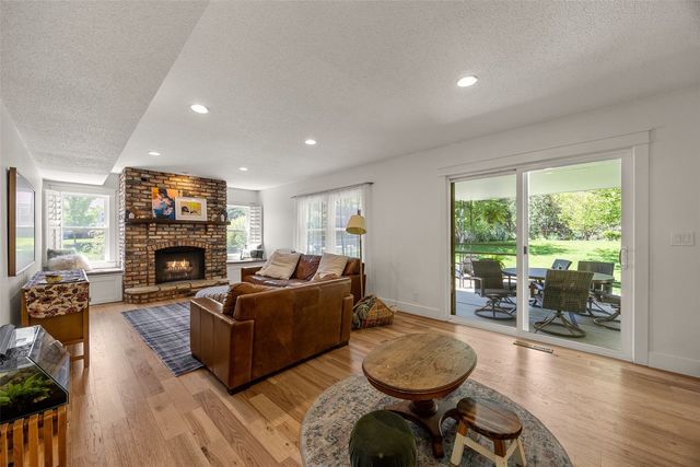 6917 Chelsea Drive NE, Cedar Rapids, IA 52402