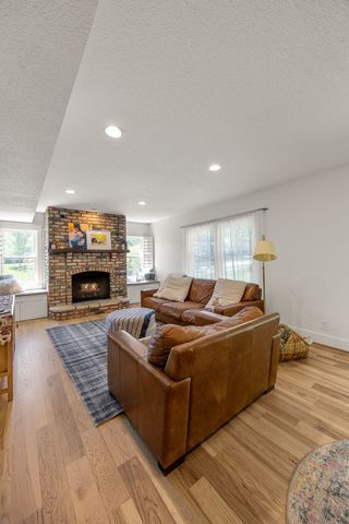 6917 Chelsea Drive NE, Cedar Rapids, IA 52402