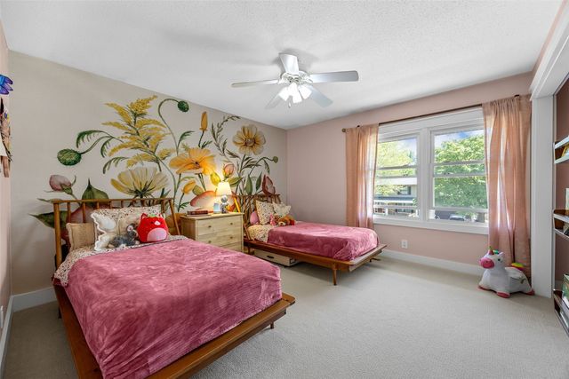6917 Chelsea Drive NE, Cedar Rapids, IA 52402