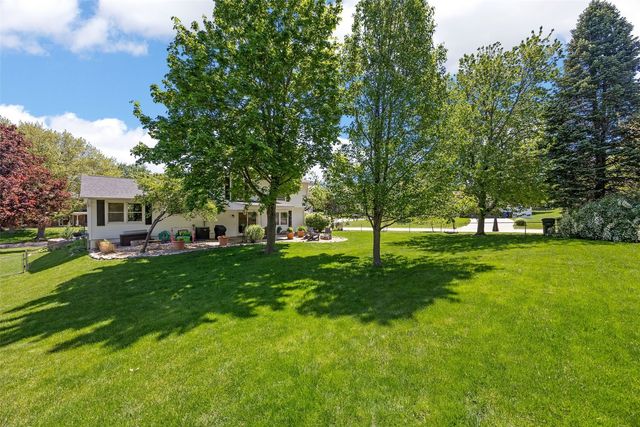 6917 Chelsea Drive NE, Cedar Rapids, IA 52402