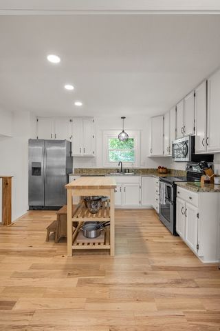 6917 Chelsea Drive NE, Cedar Rapids, IA 52402