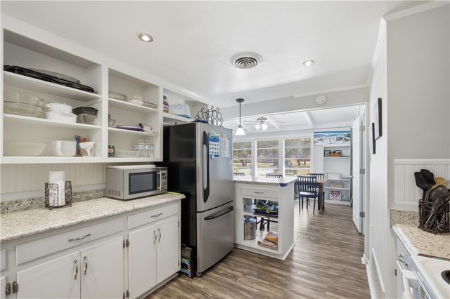 1321 Jenkins St, Rockport, TX 78382