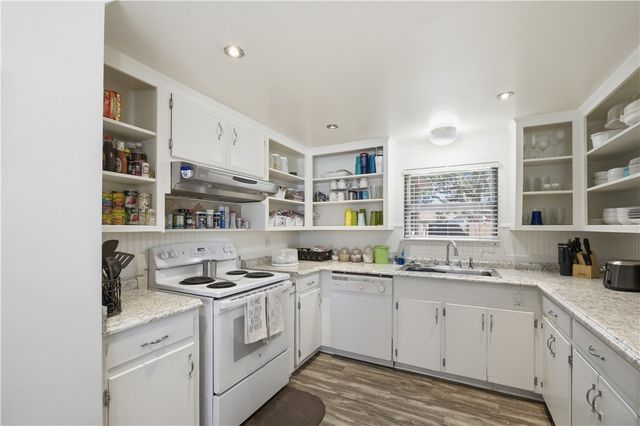 1321 Jenkins St, Rockport, TX 78382