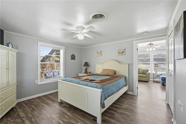 1321 Jenkins St, Rockport, TX 78382