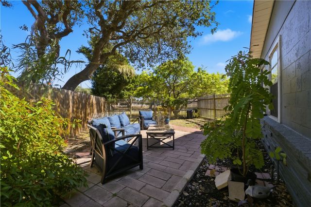 1321 Jenkins St, Rockport, TX 78382