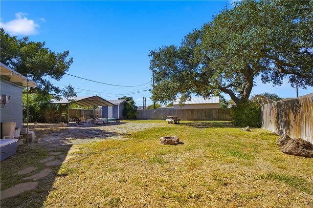 1321 Jenkins St, Rockport, TX 78382